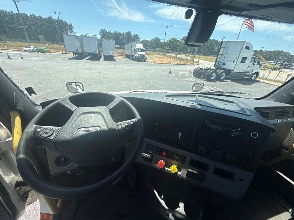 Day Cab Tractor-Heavy Duty Tractors-Freightliner-2020-T12664ST-Conyers-GA-575,573\n\t\tmiles-$ 39,250 - Image 11