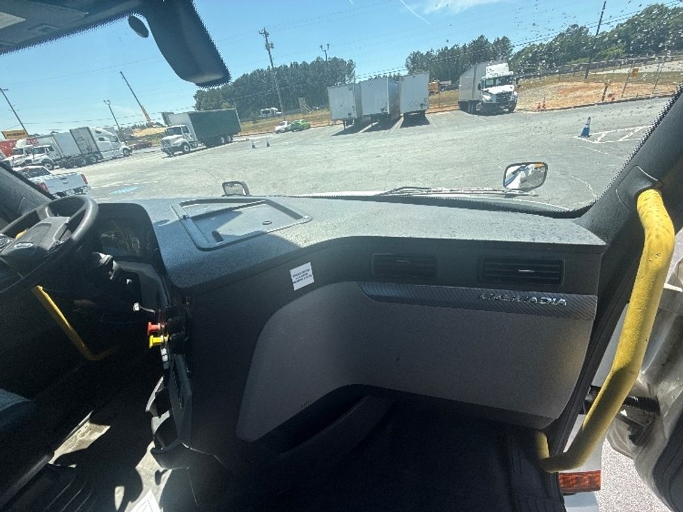 Day Cab Tractor-Heavy Duty Tractors-Freightliner-2020-T12664ST-Conyers-GA-575,573\n\t\tmiles-$ 39,250 - Image 13