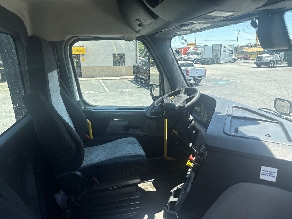 Day Cab Tractor-Heavy Duty Tractors-Freightliner-2020-T12664ST-Conyers-GA-575,573\n\t\tmiles-$ 39,250 - Image 14