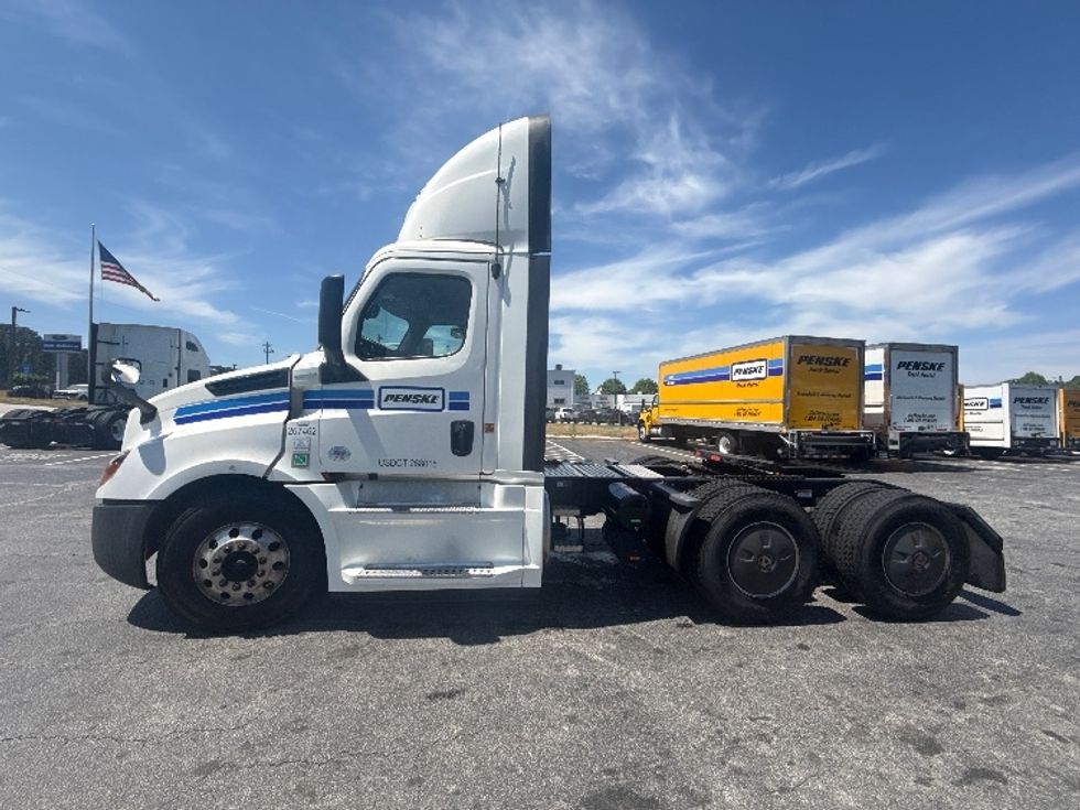 Day Cab Tractor-Heavy Duty Tractors-Freightliner-2020-T12664ST-Conyers-GA-575,573\n\t\tmiles-$ 39,250 - Image 4