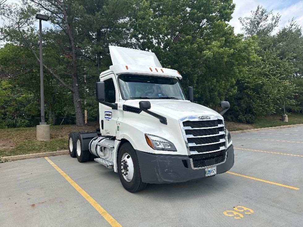 Day Cab Tractor-Heavy Duty Tractors-Freightliner-2020-T12664ST-Cranbury-NJ-446,000\n\t\tmiles-$ 46,500 - Image 1