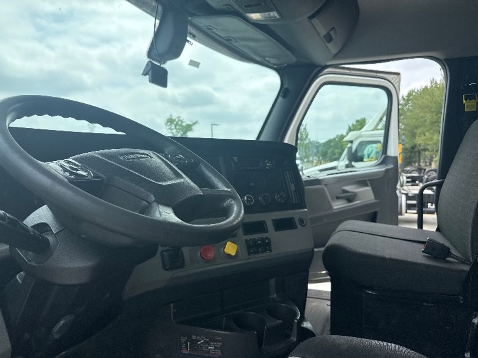 Day Cab Tractor-Heavy Duty Tractors-Freightliner-2020-T12664ST-Cranbury-NJ-446,000\n\t\tmiles-$ 46,500 - Image 10