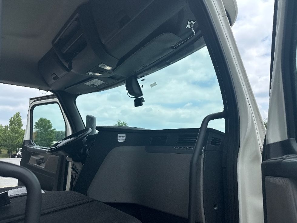 Day Cab Tractor-Heavy Duty Tractors-Freightliner-2020-T12664ST-Cranbury-NJ-446,000\n\t\tmiles-$ 46,500 - Image 12