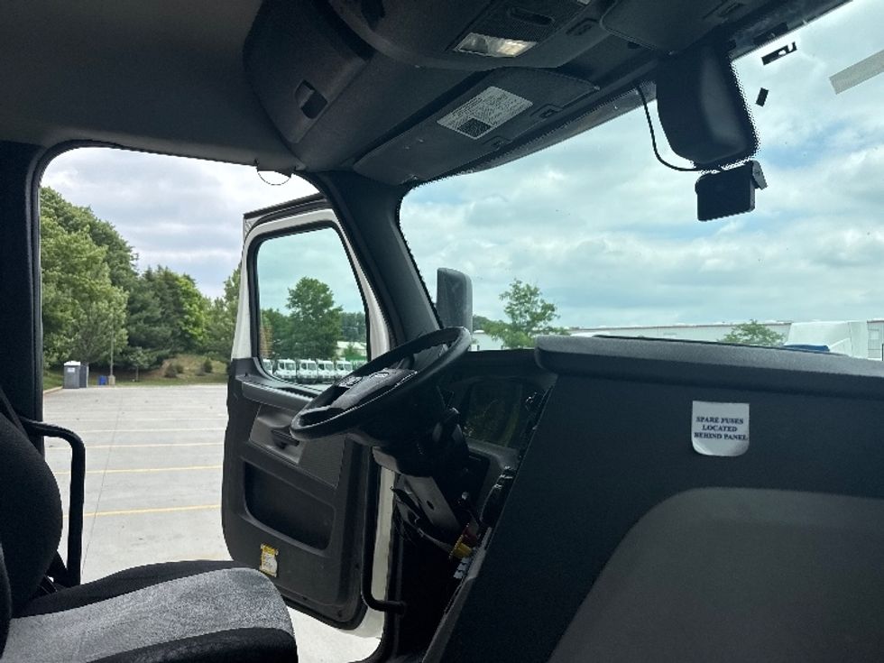 Day Cab Tractor-Heavy Duty Tractors-Freightliner-2020-T12664ST-Cranbury-NJ-446,000\n\t\tmiles-$ 46,500 - Image 14