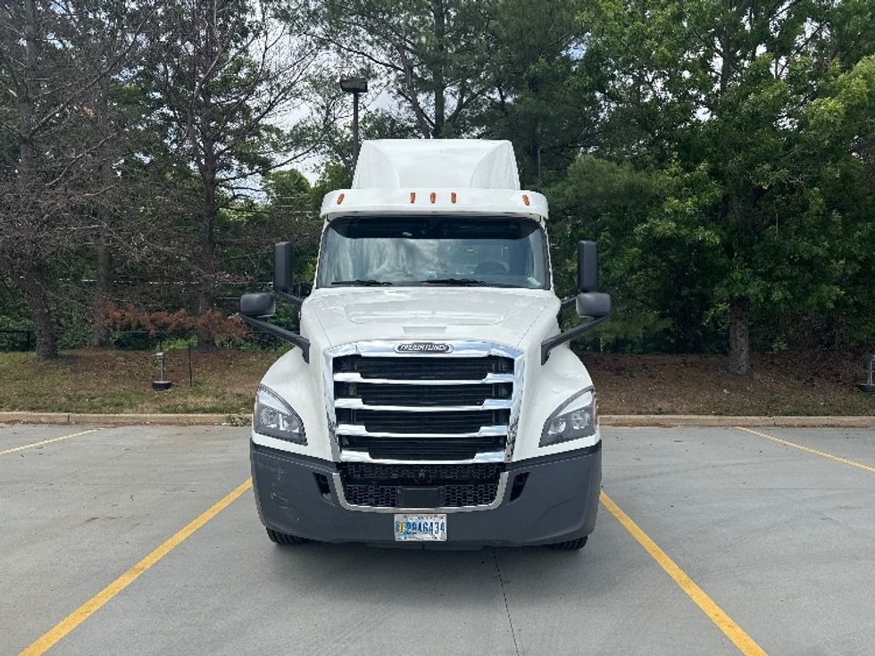 Day Cab Tractor-Heavy Duty Tractors-Freightliner-2020-T12664ST-Cranbury-NJ-446,000\n\t\tmiles-$ 46,500 - Image 2