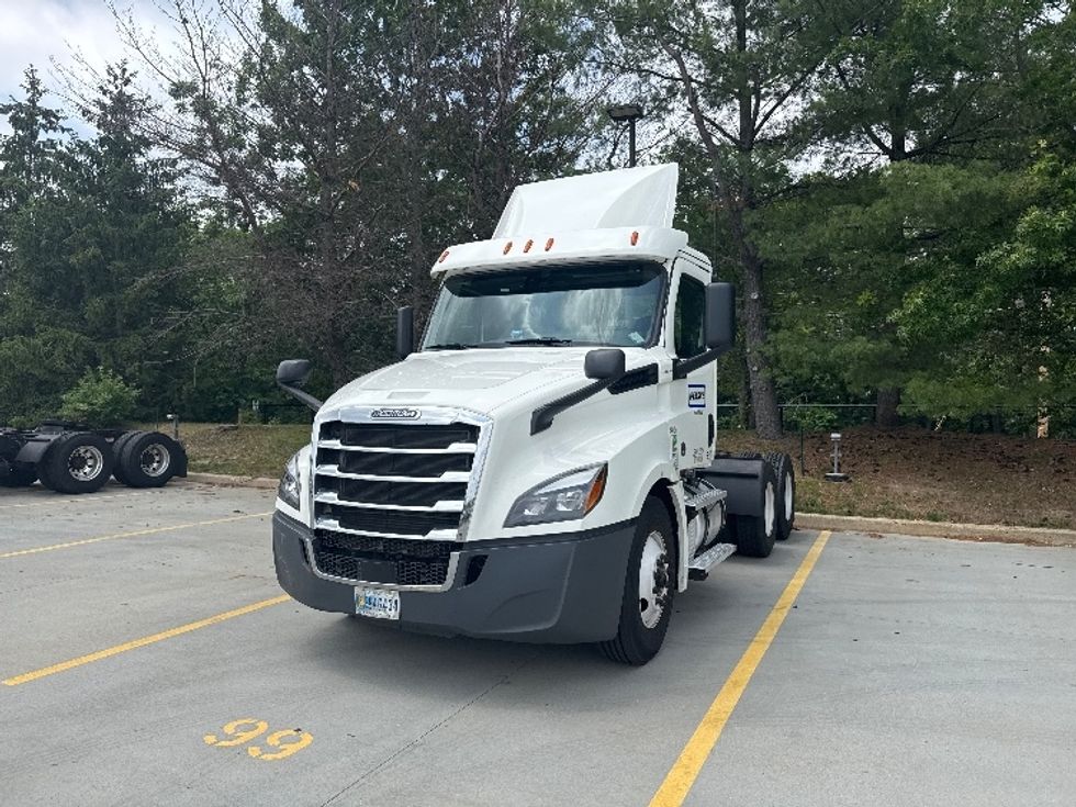 Day Cab Tractor-Heavy Duty Tractors-Freightliner-2020-T12664ST-Cranbury-NJ-446,000\n\t\tmiles-$ 46,500 - Image 3