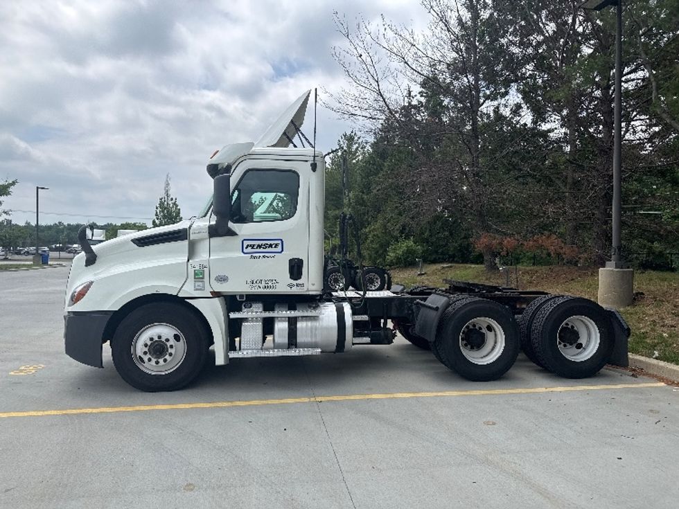 Day Cab Tractor-Heavy Duty Tractors-Freightliner-2020-T12664ST-Cranbury-NJ-446,000\n\t\tmiles-$ 46,500 - Image 4