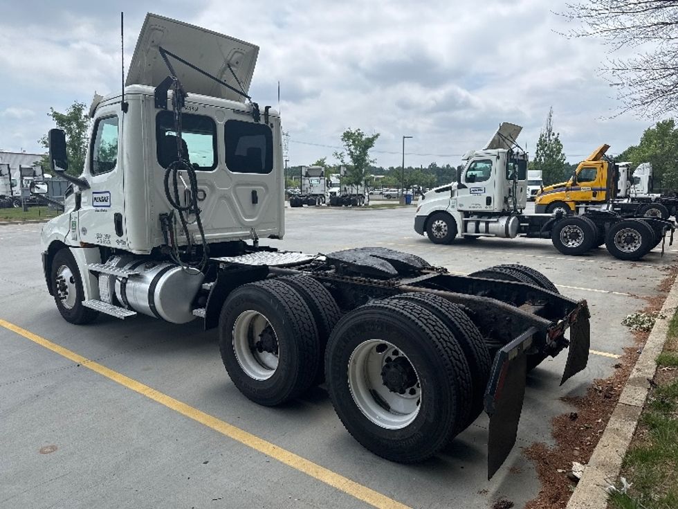 Day Cab Tractor-Heavy Duty Tractors-Freightliner-2020-T12664ST-Cranbury-NJ-446,000\n\t\tmiles-$ 46,500 - Image 5