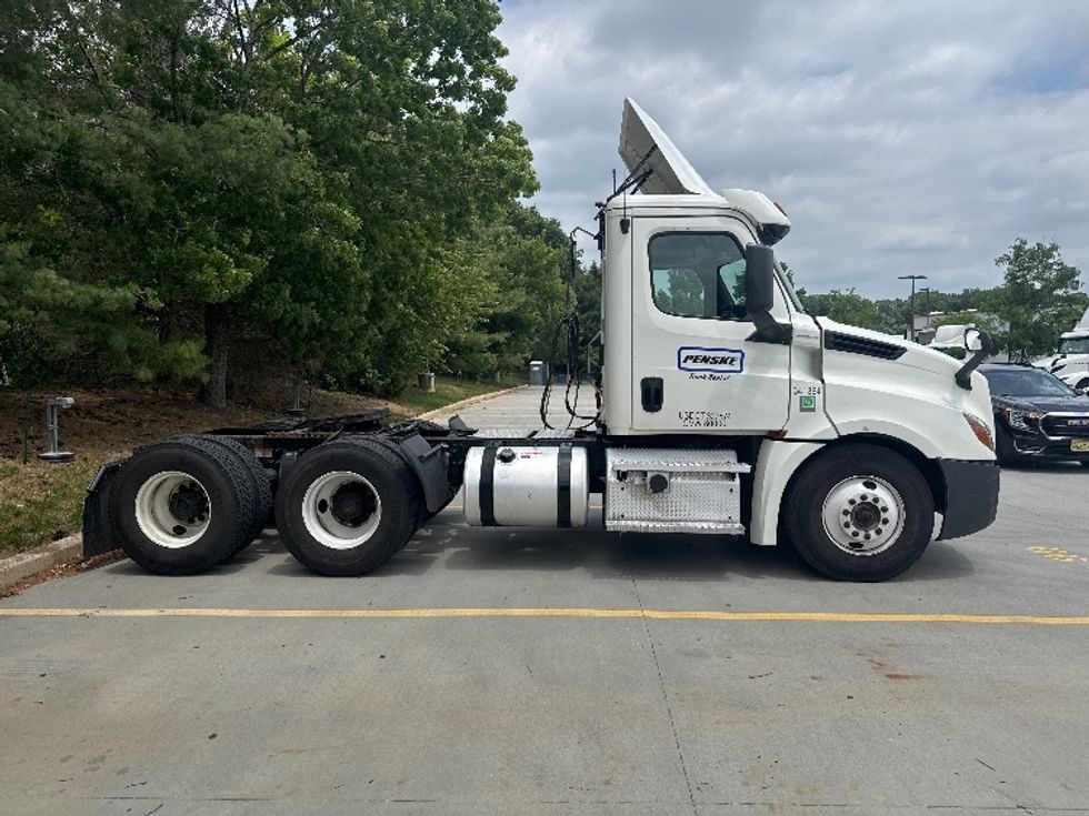 Day Cab Tractor-Heavy Duty Tractors-Freightliner-2020-T12664ST-Cranbury-NJ-446,000\n\t\tmiles-$ 46,500 - Image 8