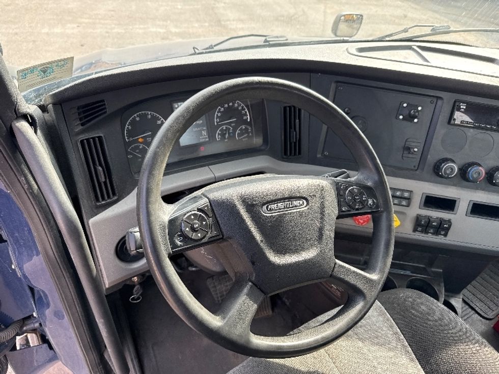 Day Cab Tractor-Heavy Duty Tractors-Freightliner-2020-T12664ST-Cross Lanes-WV-322,950\n\t\tmiles-$ 56,750 - Image 10
