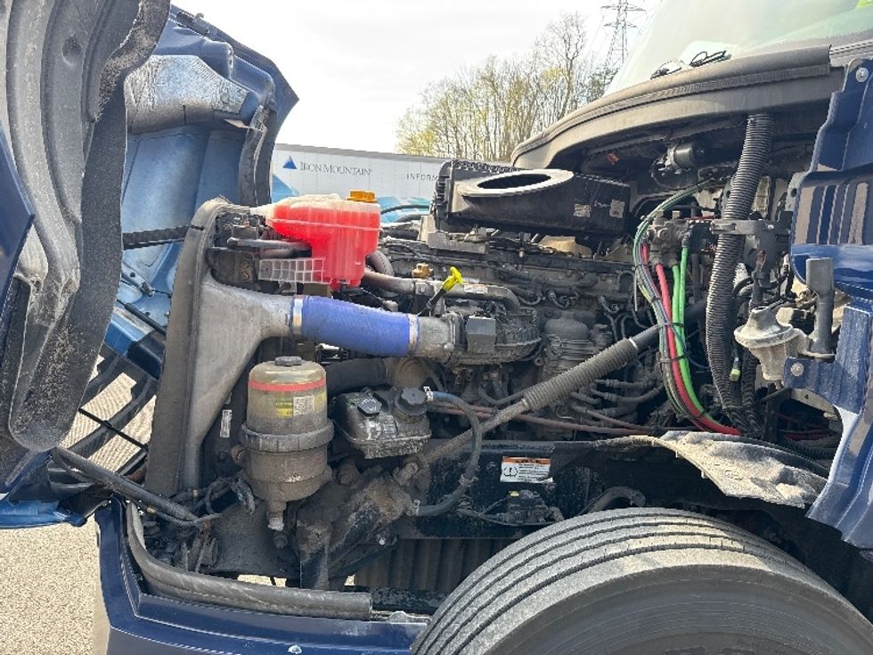 Day Cab Tractor-Heavy Duty Tractors-Freightliner-2020-T12664ST-Cross Lanes-WV-322,950\n\t\tmiles-$ 56,750 - Image 16