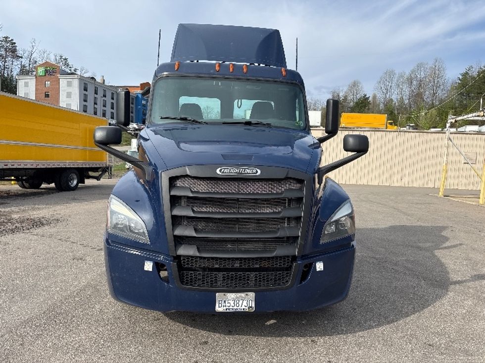 Day Cab Tractor-Heavy Duty Tractors-Freightliner-2020-T12664ST-Cross Lanes-WV-322,950\n\t\tmiles-$ 56,750 - Image 2