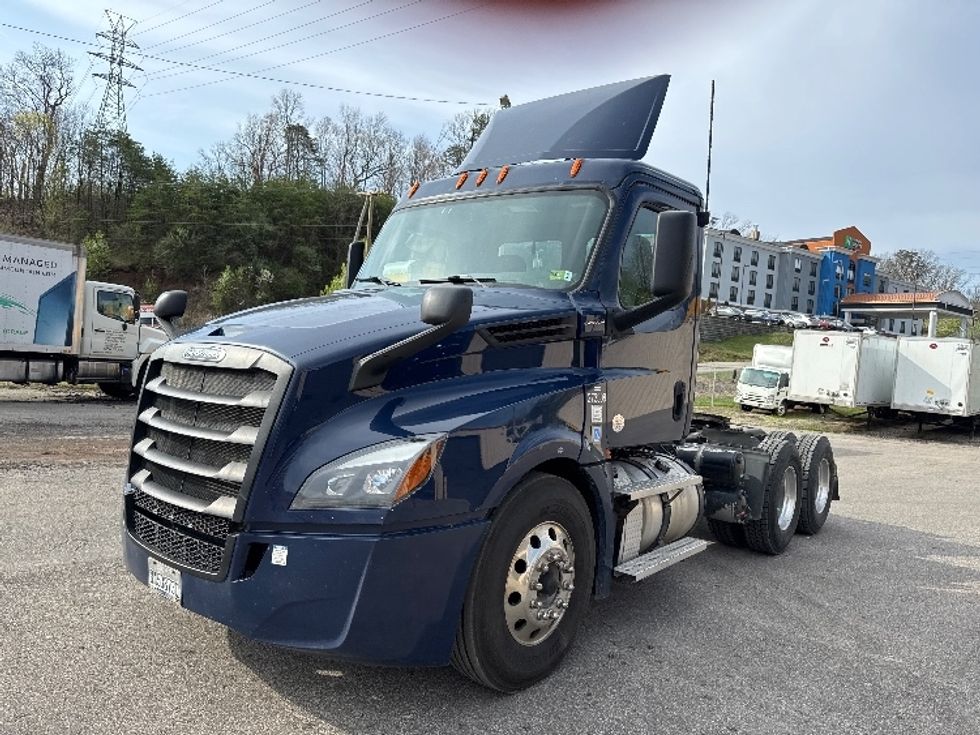 Day Cab Tractor-Heavy Duty Tractors-Freightliner-2020-T12664ST-Cross Lanes-WV-322,950\n\t\tmiles-$ 56,750 - Image 3