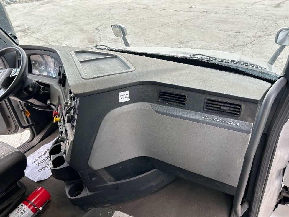 Day Cab Tractor-Heavy Duty Tractors-Freightliner-2020-T12664ST-Crown Point-IN-271,008\n\t\tmiles-$ 56,000 - Image 13