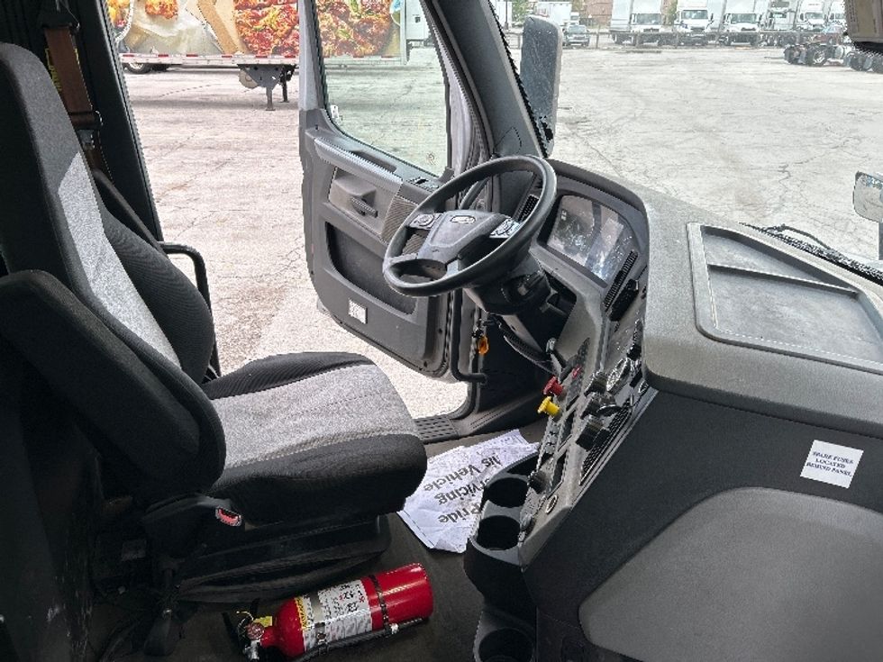 Day Cab Tractor-Heavy Duty Tractors-Freightliner-2020-T12664ST-Crown Point-IN-271,008\n\t\tmiles-$ 56,000 - Image 14