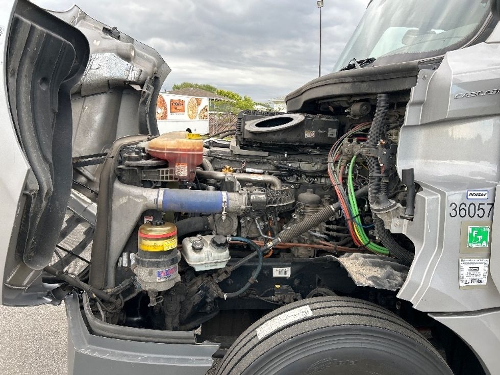Day Cab Tractor-Heavy Duty Tractors-Freightliner-2020-T12664ST-Crown Point-IN-271,008\n\t\tmiles-$ 56,000 - Image 16