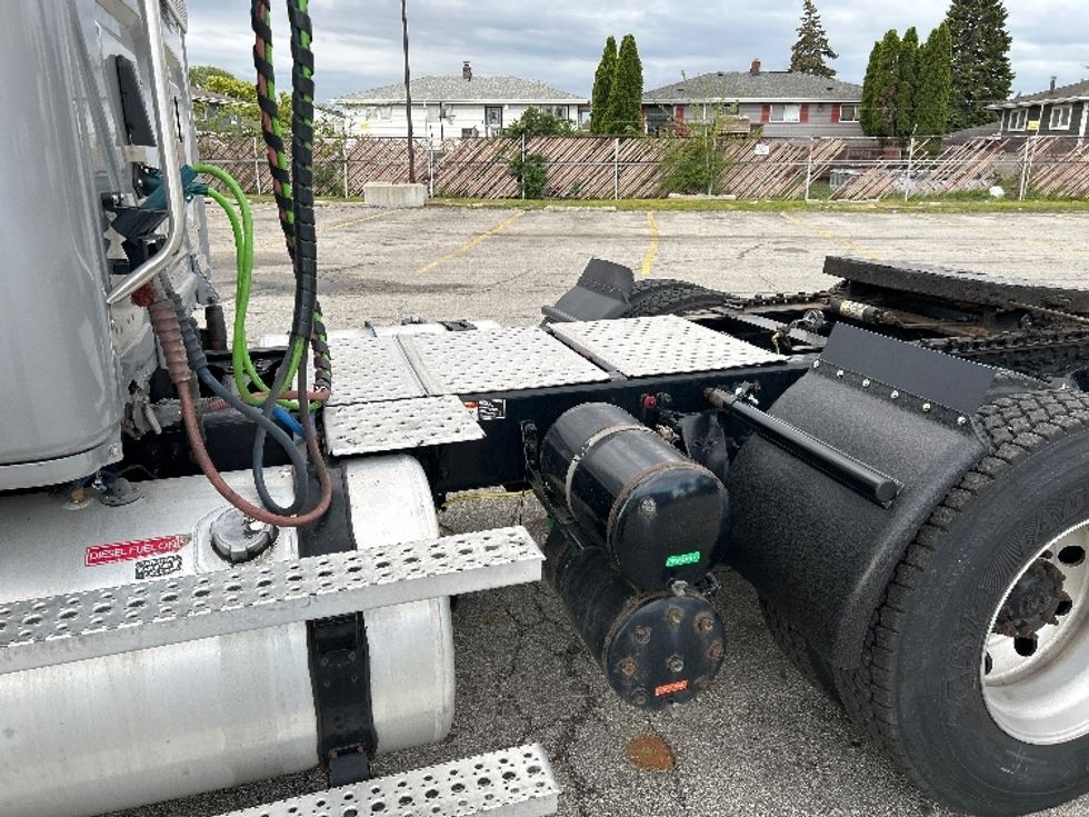 Day Cab Tractor-Heavy Duty Tractors-Freightliner-2020-T12664ST-Crown Point-IN-271,008\n\t\tmiles-$ 56,000 - Image 17