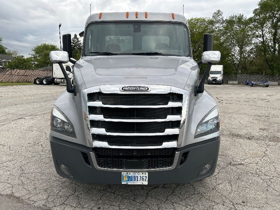 Day Cab Tractor-Heavy Duty Tractors-Freightliner-2020-T12664ST-Crown Point-IN-271,008\n\t\tmiles-$ 56,000 - Image 2