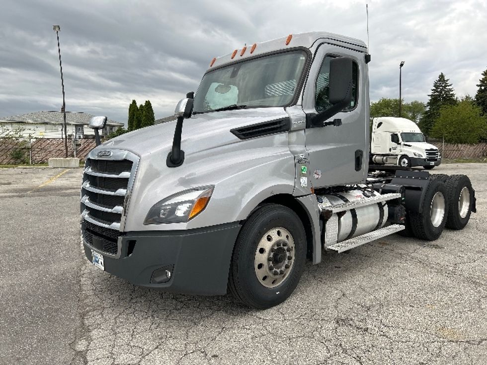 Day Cab Tractor-Heavy Duty Tractors-Freightliner-2020-T12664ST-Crown Point-IN-271,008\n\t\tmiles-$ 56,000 - Image 3