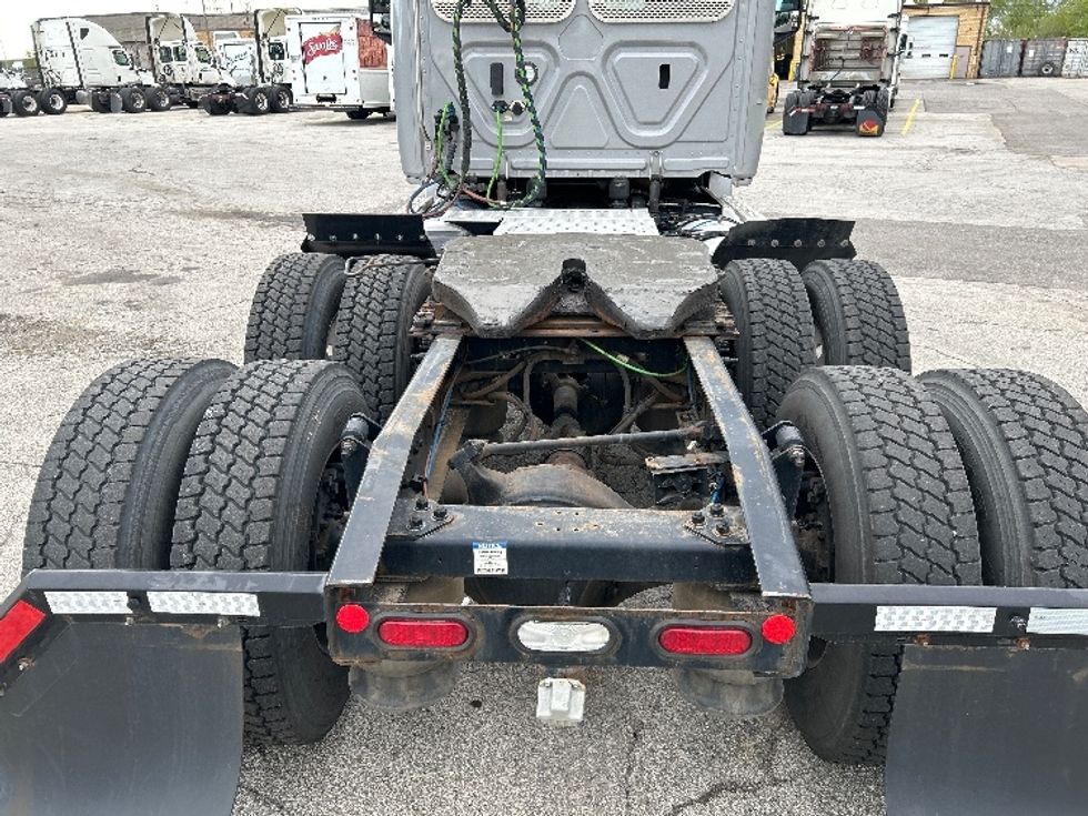 Day Cab Tractor-Heavy Duty Tractors-Freightliner-2020-T12664ST-Crown Point-IN-271,008\n\t\tmiles-$ 56,000 - Image 6