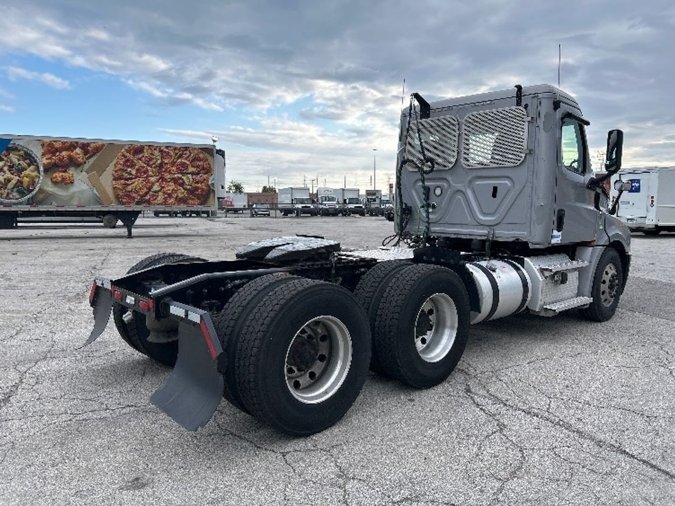 Day Cab Tractor-Heavy Duty Tractors-Freightliner-2020-T12664ST-Crown Point-IN-271,008\n\t\tmiles-$ 56,000 - Image 7