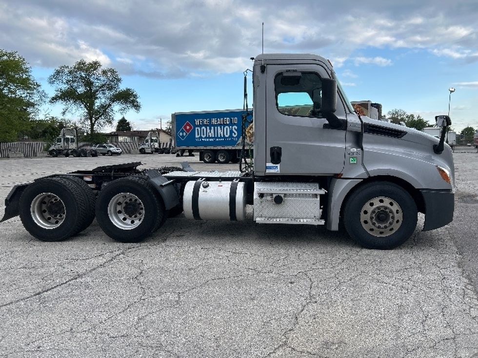 Day Cab Tractor-Heavy Duty Tractors-Freightliner-2020-T12664ST-Crown Point-IN-271,008\n\t\tmiles-$ 56,000 - Image 8