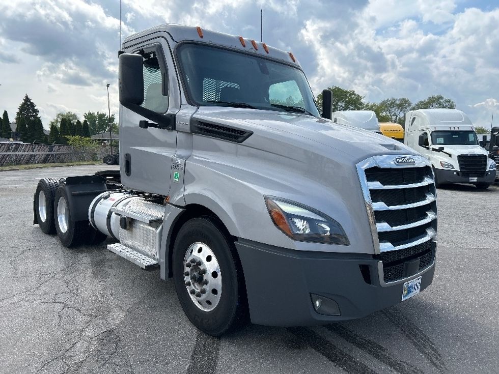 Day Cab Tractor-Heavy Duty Tractors-Freightliner-2020-T12664ST-Crown Point-IN-386,316\n\t\tmiles-$ 44,250 - Image 1