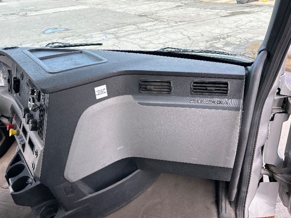 Day Cab Tractor-Heavy Duty Tractors-Freightliner-2020-T12664ST-Crown Point-IN-386,316\n\t\tmiles-$ 44,250 - Image 13