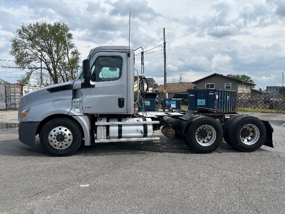 Day Cab Tractor-Heavy Duty Tractors-Freightliner-2020-T12664ST-Crown Point-IN-386,316\n\t\tmiles-$ 44,250 - Image 4