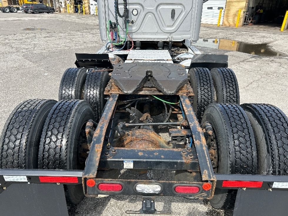 Day Cab Tractor-Heavy Duty Tractors-Freightliner-2020-T12664ST-Crown Point-IN-386,316\n\t\tmiles-$ 44,250 - Image 6