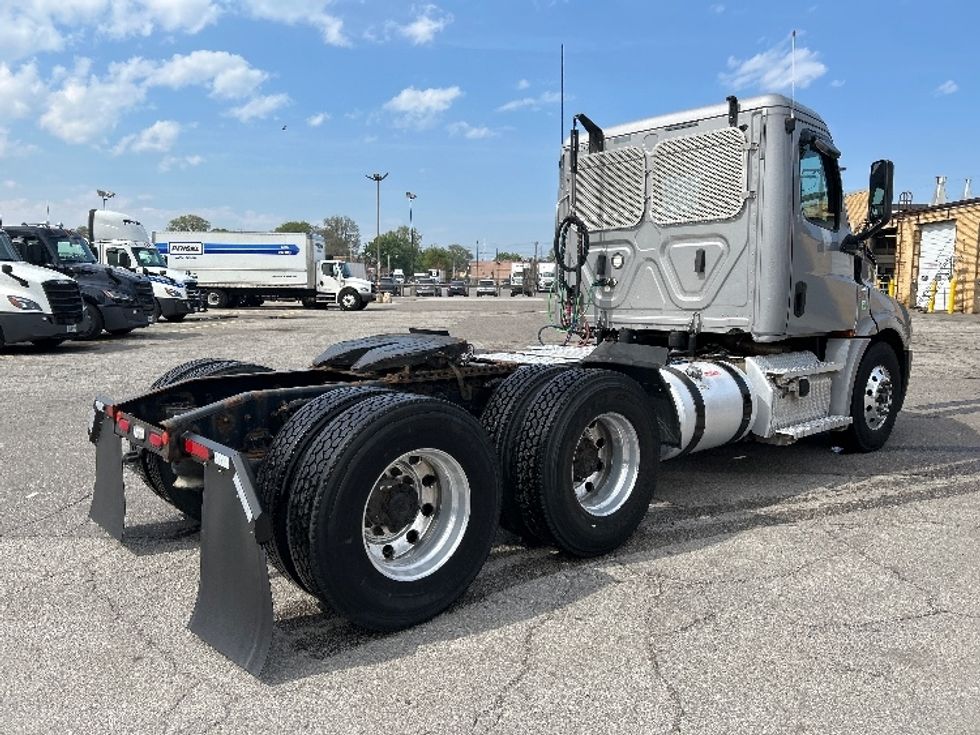 Day Cab Tractor-Heavy Duty Tractors-Freightliner-2020-T12664ST-Crown Point-IN-386,316\n\t\tmiles-$ 44,250 - Image 7