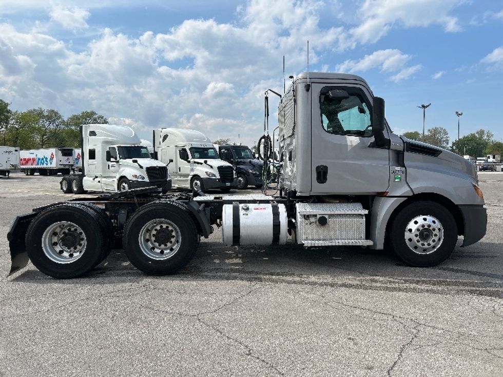 Day Cab Tractor-Heavy Duty Tractors-Freightliner-2020-T12664ST-Crown Point-IN-386,316\n\t\tmiles-$ 44,250 - Image 8