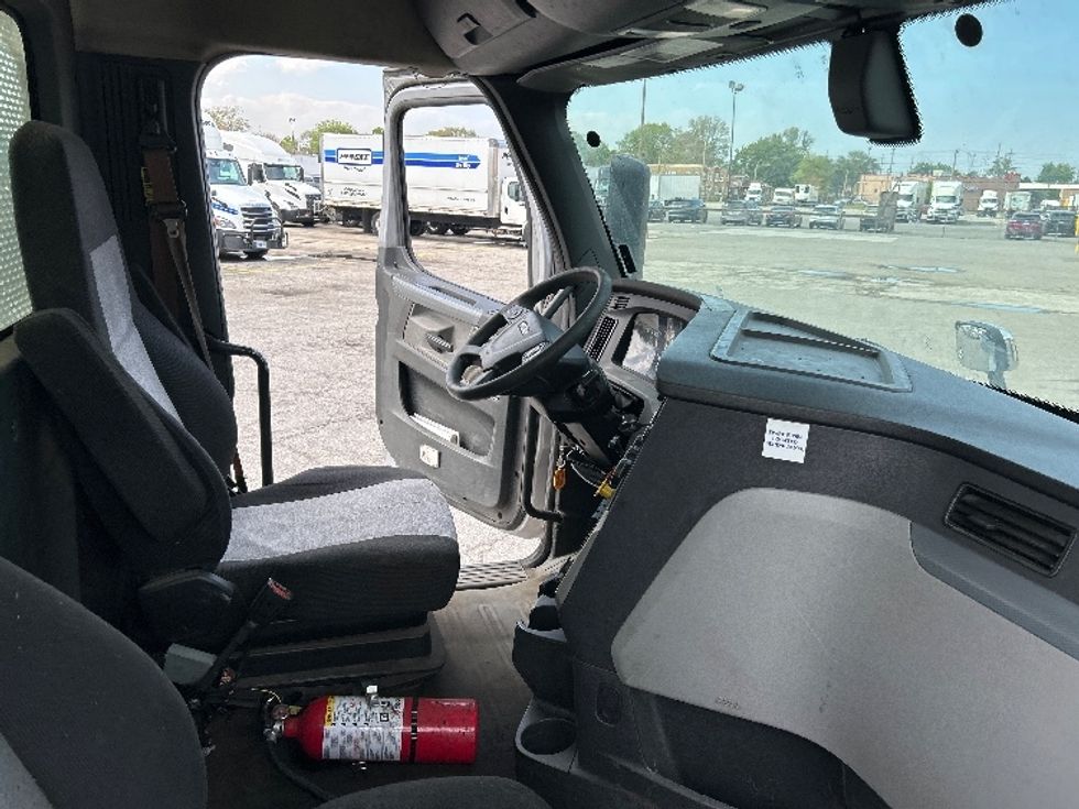 Day Cab Tractor-Heavy Duty Tractors-Freightliner-2020-T12664ST-Crown Point-IN-475,636\n\t\tmiles-$ 45,500 - Image 13