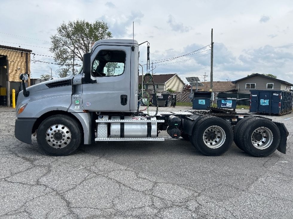 Day Cab Tractor-Heavy Duty Tractors-Freightliner-2020-T12664ST-Crown Point-IN-475,636\n\t\tmiles-$ 45,500 - Image 4