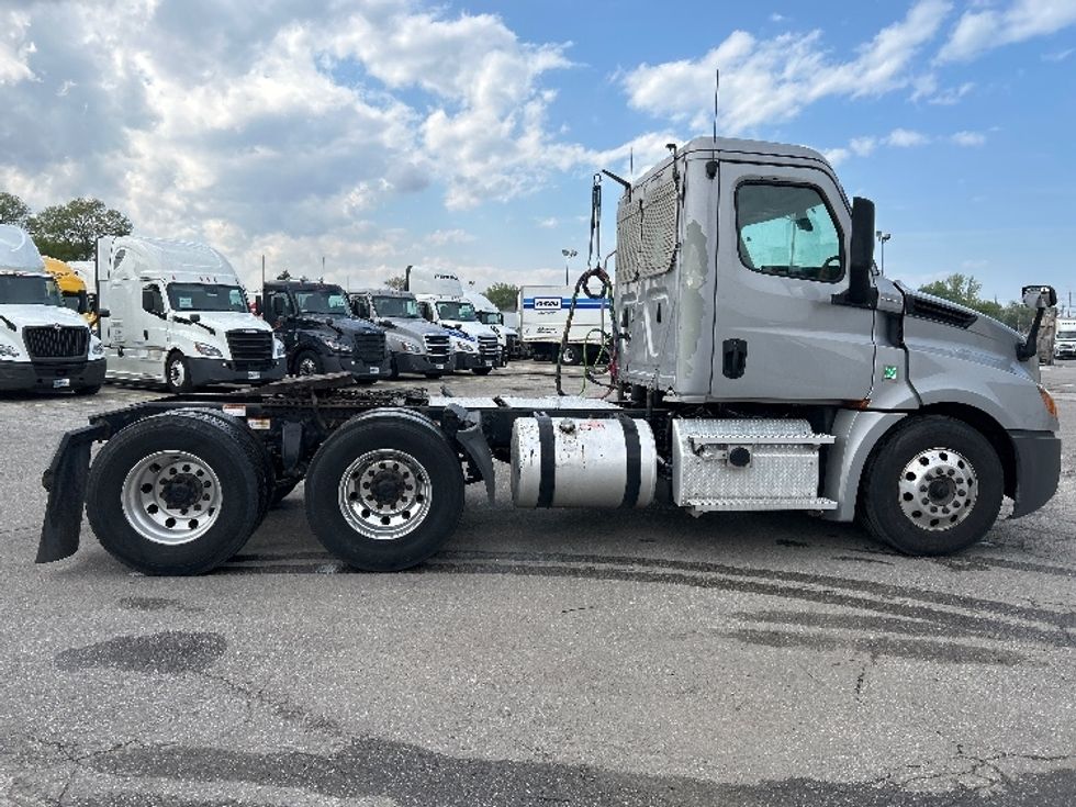 Day Cab Tractor-Heavy Duty Tractors-Freightliner-2020-T12664ST-Crown Point-IN-475,636\n\t\tmiles-$ 45,500 - Image 8