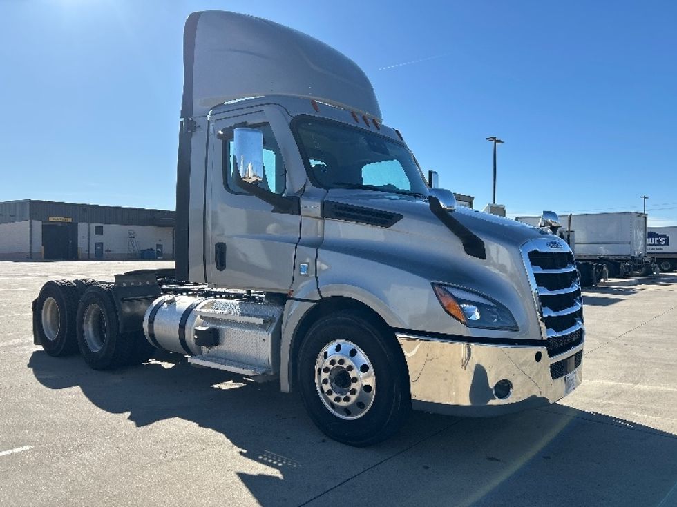 Day Cab Tractor-Heavy Duty Tractors-Freightliner-2020-T12664ST-Dallas-TX-181,025\n\t\tmiles-$ 67,750 - Image 1