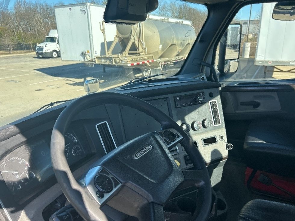 Day Cab Tractor-Heavy Duty Tractors-Freightliner-2020-T12664ST-Dallas-TX-181,025\n\t\tmiles-$ 67,750 - Image 10