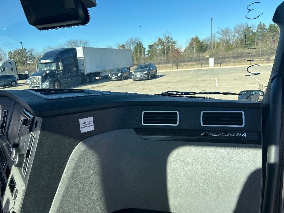 Day Cab Tractor-Heavy Duty Tractors-Freightliner-2020-T12664ST-Dallas-TX-181,025\n\t\tmiles-$ 67,750 - Image 13