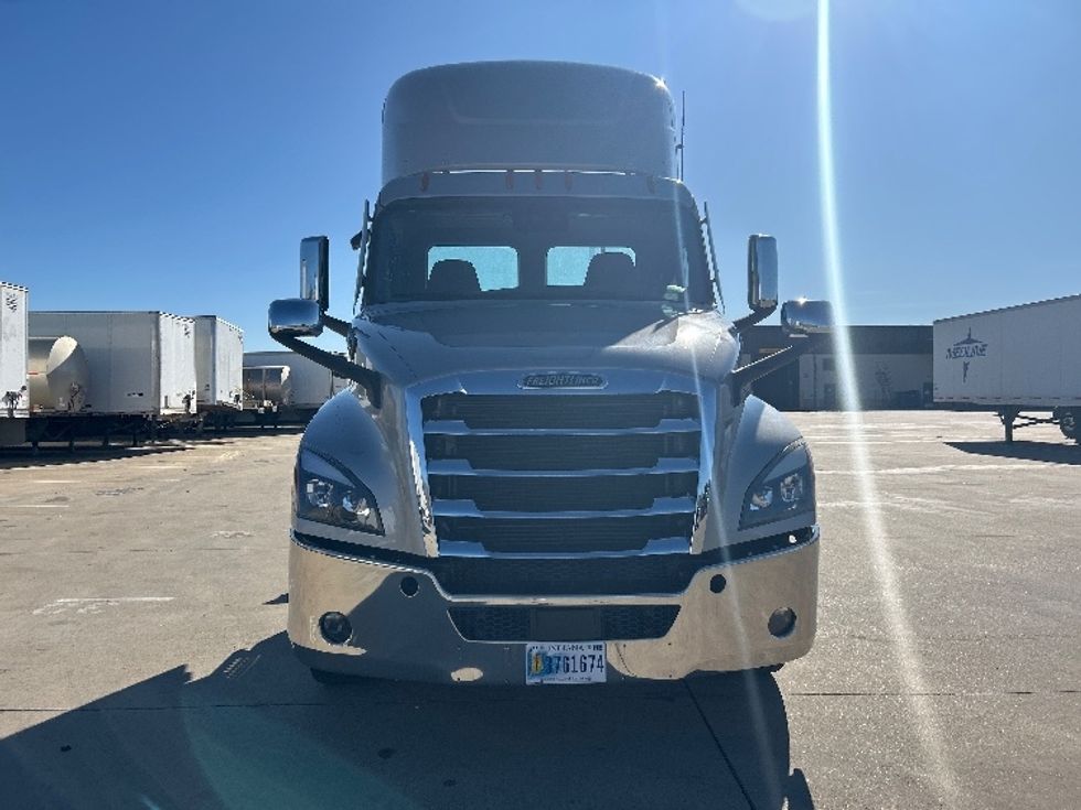 Day Cab Tractor-Heavy Duty Tractors-Freightliner-2020-T12664ST-Dallas-TX-181,025\n\t\tmiles-$ 67,750 - Image 2