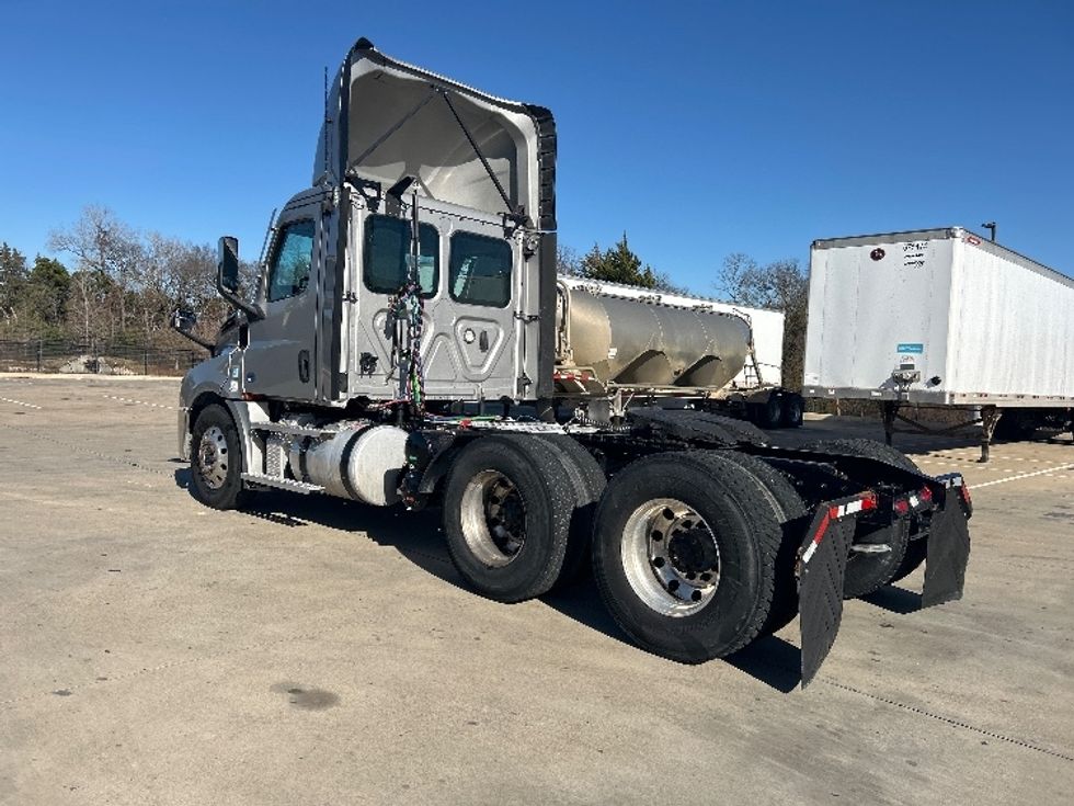 Day Cab Tractor-Heavy Duty Tractors-Freightliner-2020-T12664ST-Dallas-TX-181,025\n\t\tmiles-$ 67,750 - Image 5