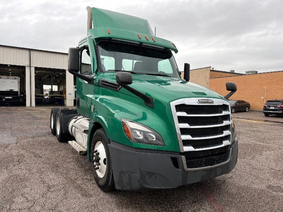 Day Cab Tractor-Heavy Duty Tractors-Freightliner-2020-T12664ST-Dallas-TX-187,301\n\t\tmiles-$ 59,500 - Image 1