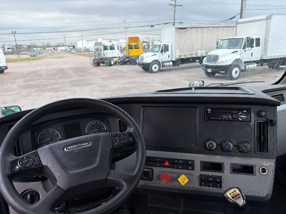 Day Cab Tractor-Heavy Duty Tractors-Freightliner-2020-T12664ST-Dallas-TX-187,301\n\t\tmiles-$ 59,500 - Image 11