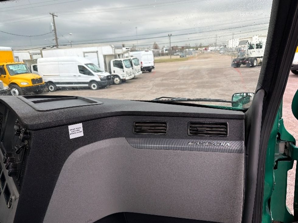 Day Cab Tractor-Heavy Duty Tractors-Freightliner-2020-T12664ST-Dallas-TX-187,301\n\t\tmiles-$ 59,500 - Image 13