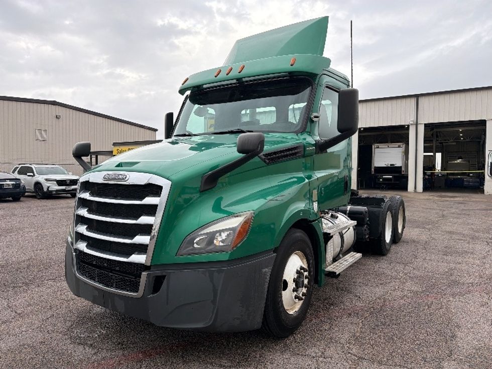 Day Cab Tractor-Heavy Duty Tractors-Freightliner-2020-T12664ST-Dallas-TX-187,301\n\t\tmiles-$ 59,500 - Image 3