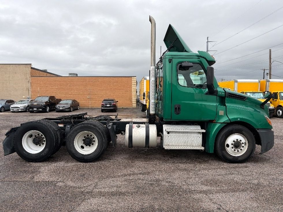 Day Cab Tractor-Heavy Duty Tractors-Freightliner-2020-T12664ST-Dallas-TX-187,301\n\t\tmiles-$ 59,500 - Image 8