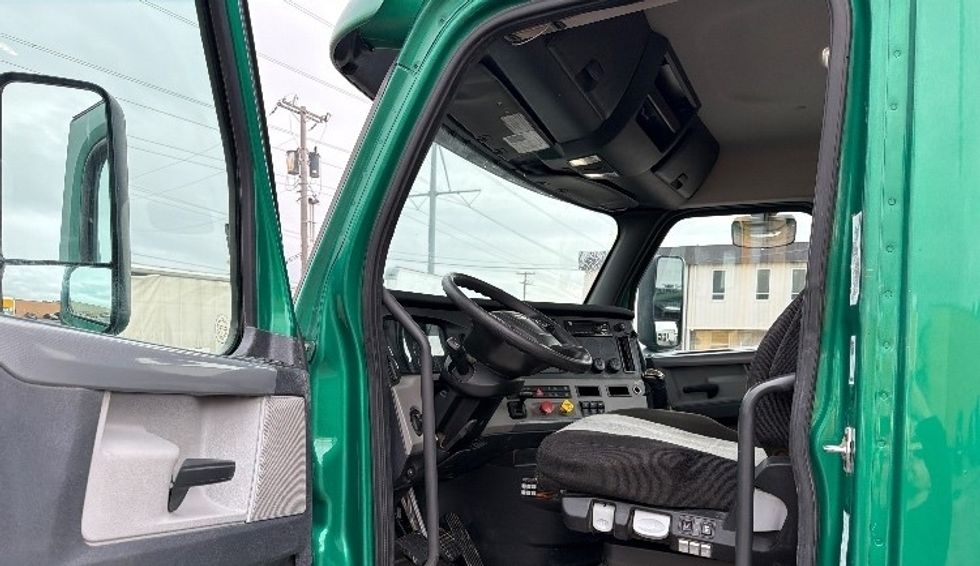 Day Cab Tractor-Heavy Duty Tractors-Freightliner-2020-T12664ST-Dallas-TX-187,301\n\t\tmiles-$ 59,500 - Image 9