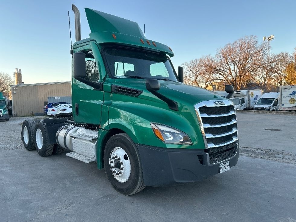 Day Cab Tractor-Heavy Duty Tractors-Freightliner-2020-T12664ST-Dallas-TX-192,652\n\t\tmiles-$ 60,250 - Image 1