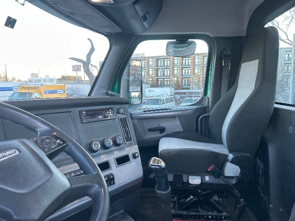 Day Cab Tractor-Heavy Duty Tractors-Freightliner-2020-T12664ST-Dallas-TX-192,652\n\t\tmiles-$ 60,250 - Image 10