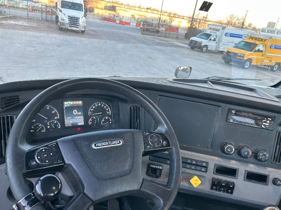 Day Cab Tractor-Heavy Duty Tractors-Freightliner-2020-T12664ST-Dallas-TX-192,652\n\t\tmiles-$ 60,250 - Image 11