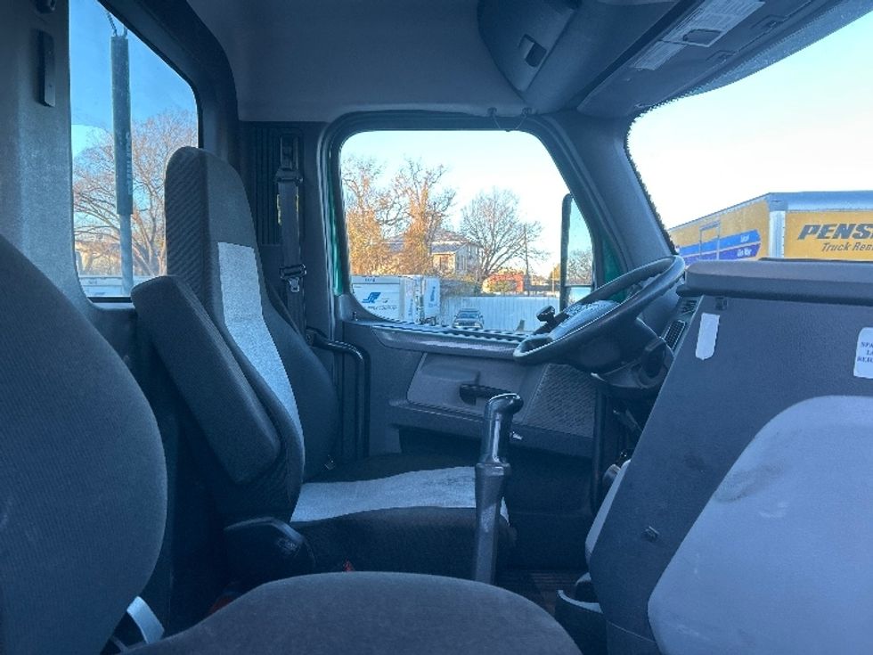 Day Cab Tractor-Heavy Duty Tractors-Freightliner-2020-T12664ST-Dallas-TX-192,652\n\t\tmiles-$ 60,250 - Image 14